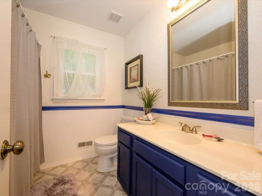 9607 Riddick Place, Matthews, NC 28105.  MLS# CAR4374870, YatesRealty ID 21684. 