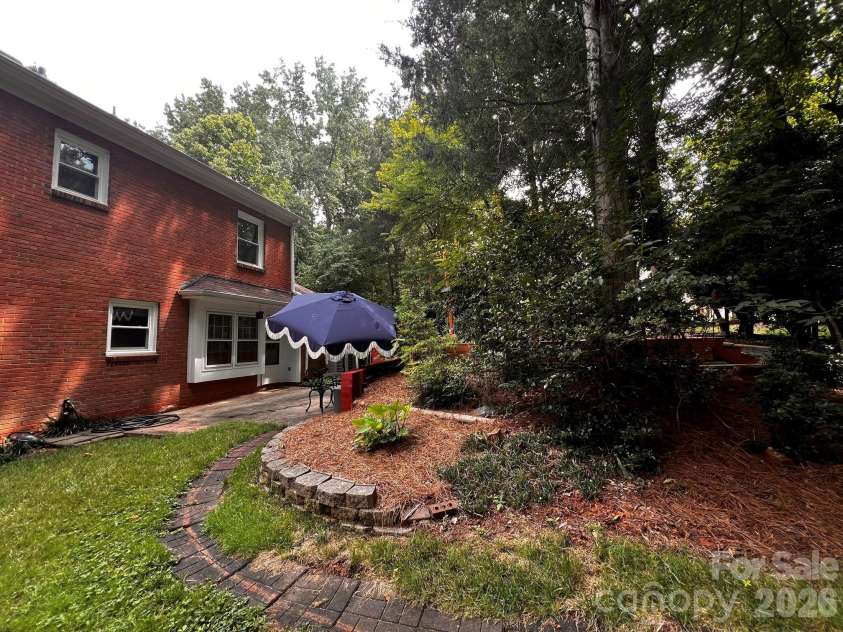 9607 Riddick Place, Matthews, NC 28105.  MLS# CAR4374870, YatesRealty ID 21684. 