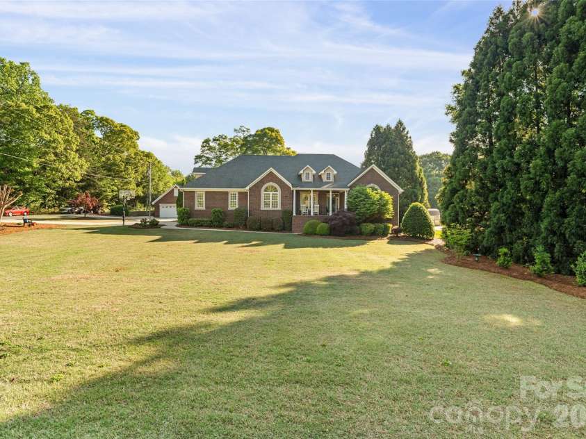 1701 South Point Road, Belmont, NC 28012.  MLS# CAR4369444, YatesRealty ID 21685. 