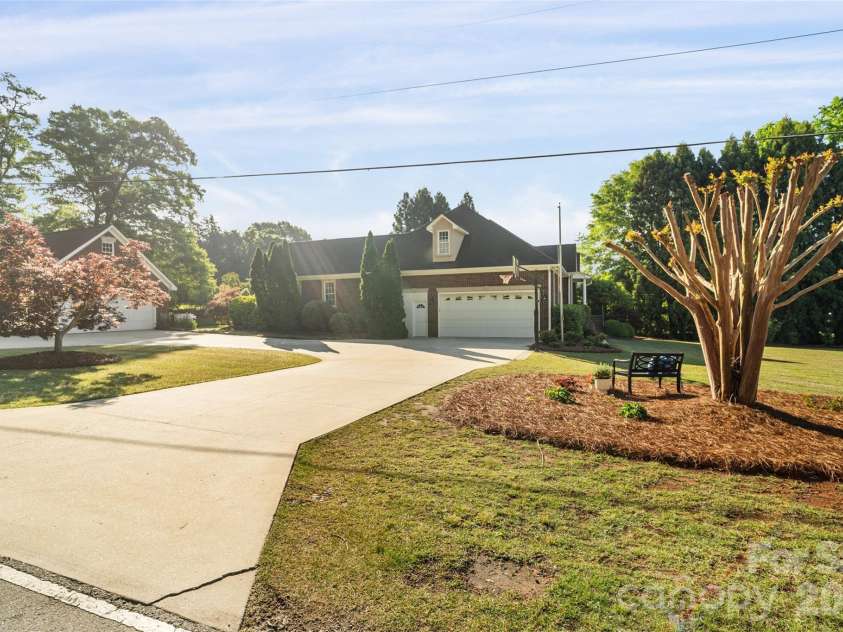 1701 South Point Road, Belmont, NC 28012.  MLS# CAR4369444, YatesRealty ID 21685. 