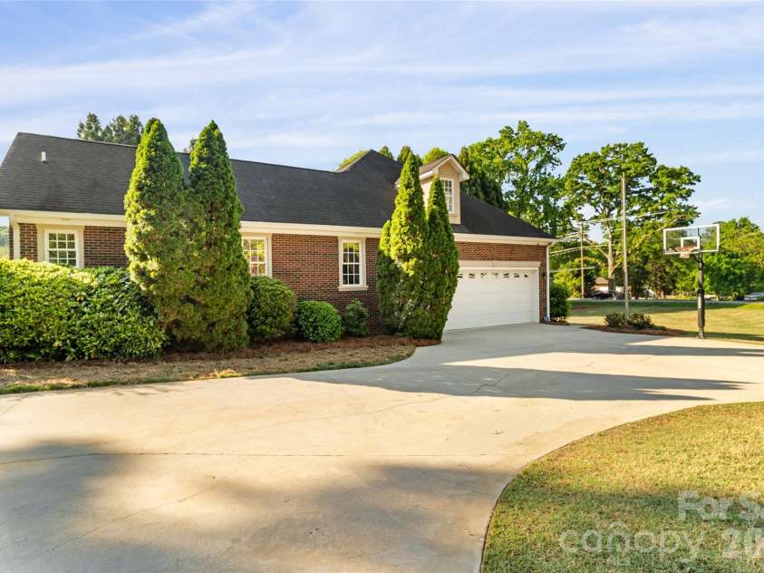 1701 South Point Road, Belmont, NC 28012.  MLS# CAR4369444, YatesRealty ID 21685. 