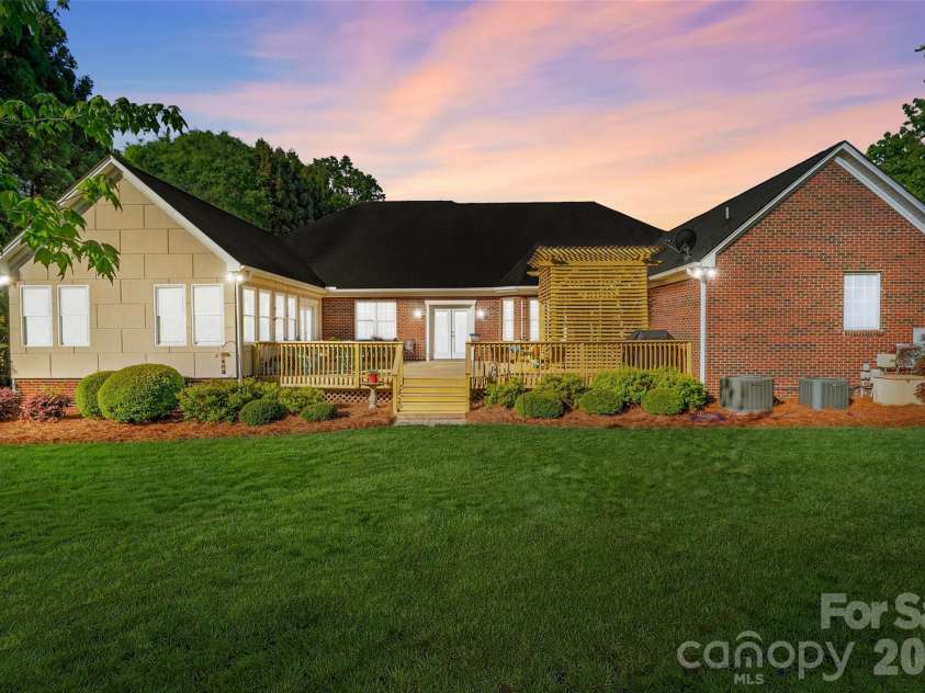 1701 South Point Road, Belmont, NC 28012.  MLS# CAR4369444, YatesRealty ID 21685. 