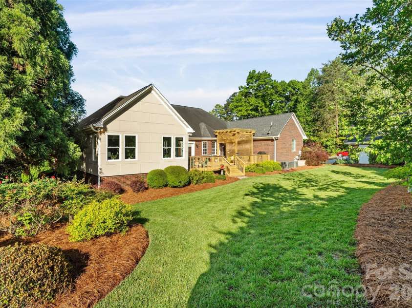 1701 South Point Road, Belmont, NC 28012.  MLS# CAR4369444, YatesRealty ID 21685. 