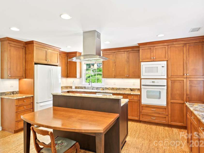 3916 Blowing Rock Way, Charlotte, NC 28210.  MLS# CAR4265688, YatesRealty ID 21686. 