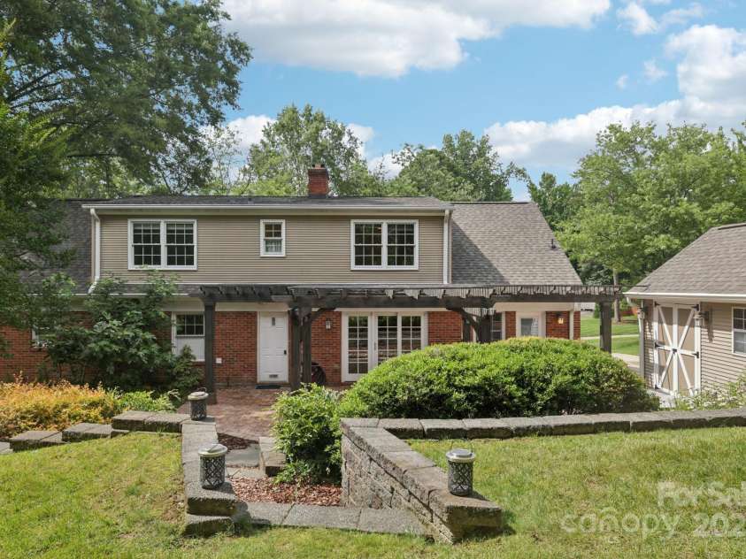 3916 Blowing Rock Way, Charlotte, NC 28210.  MLS# CAR4265688, YatesRealty ID 21686. 