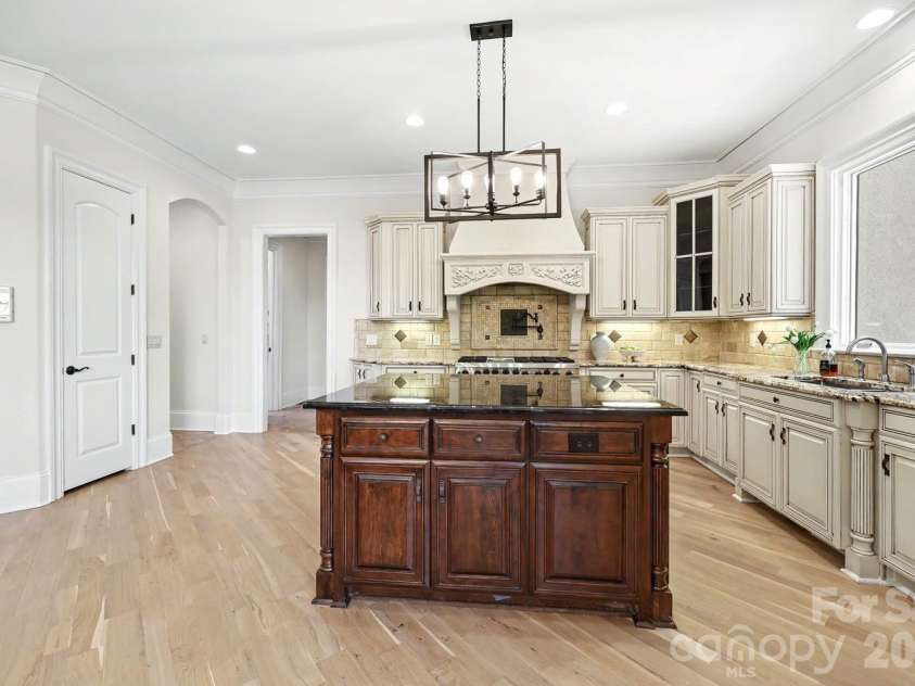 8041 Water View Drive, Belmont, NC 28012.  MLS# CAR4378139, YatesRealty ID 21686. 