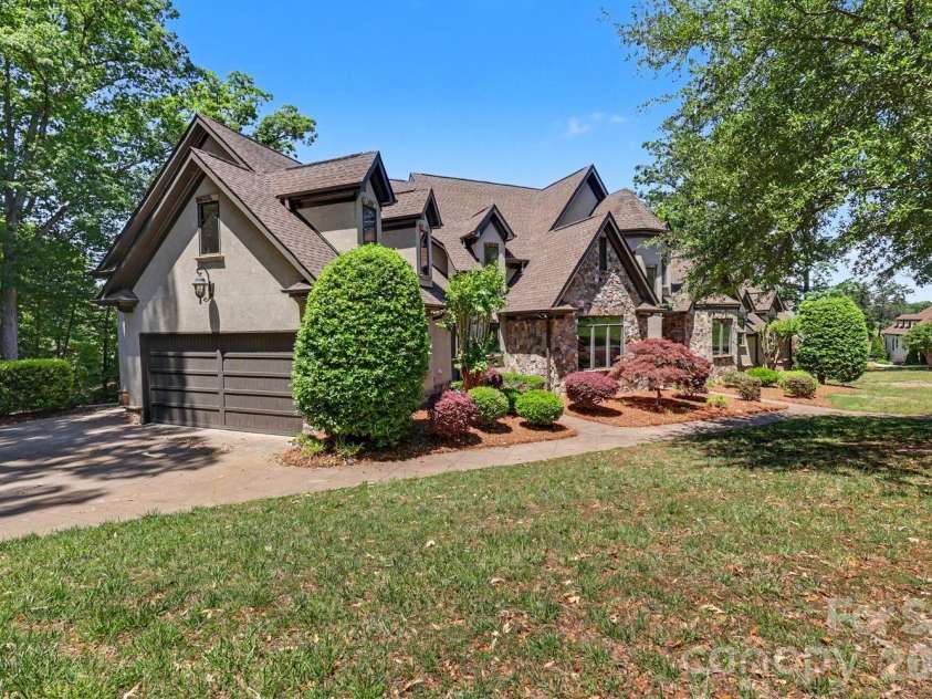 8041 Water View Drive, Belmont, NC 28012.  MLS# CAR4378139, YatesRealty ID 21686. .84 acre lot