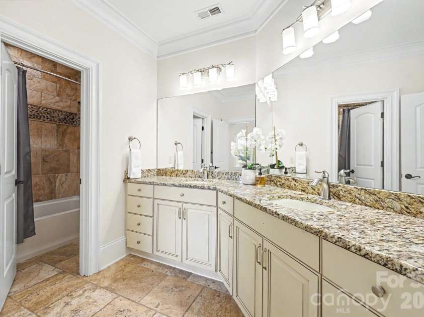 8041 Water View Drive, Belmont, NC 28012.  MLS# CAR4378139, YatesRealty ID 21686. Jack and Jill bathroom