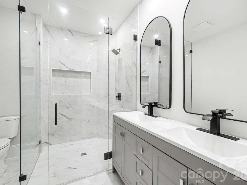 8041 Water View Drive, Belmont, NC 28012.  MLS# CAR4378139, YatesRealty ID 21686. Lower level bath