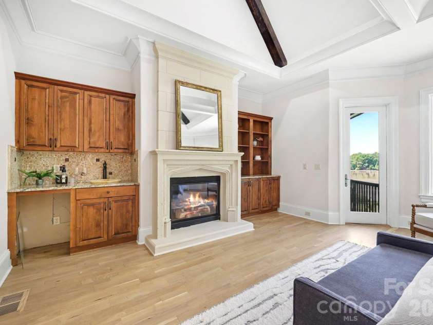 8041 Water View Drive, Belmont, NC 28012.  MLS# CAR4378139, YatesRealty ID 21686. Main level primary