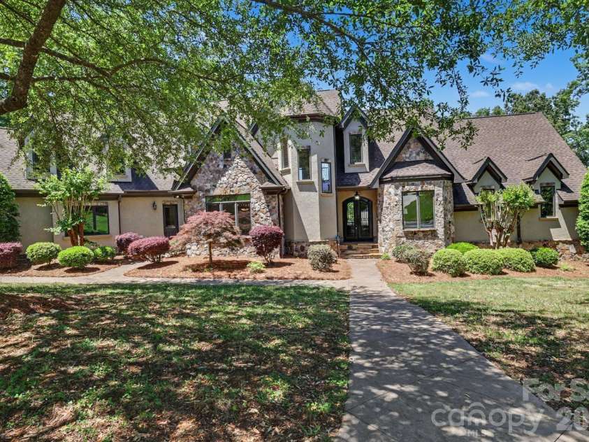8041 Water View Drive, Belmont, NC 28012.  MLS# CAR4378139, YatesRealty ID 21686. One owner custom built home