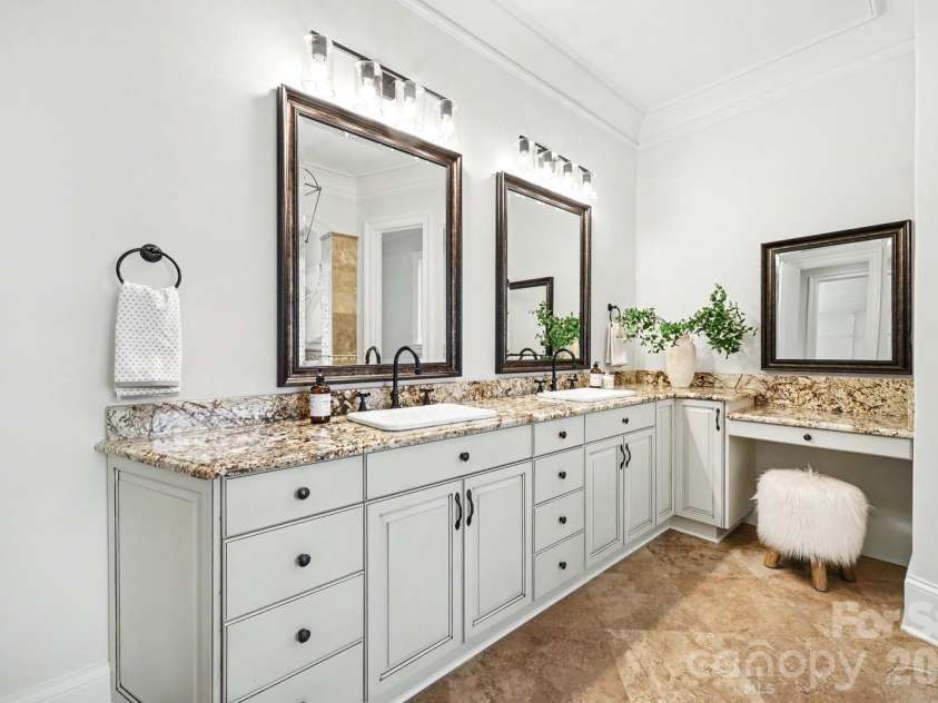 8041 Water View Drive, Belmont, NC 28012.  MLS# CAR4378139, YatesRealty ID 21686. Primary bathroom with duual vanities 