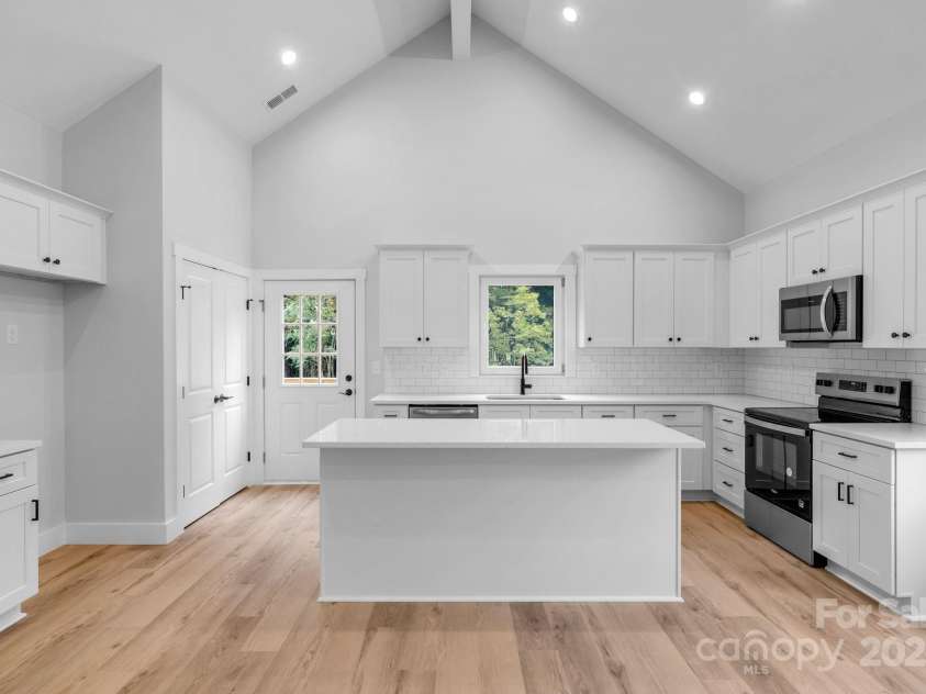 105 Churchill Drive, Kings Mountain, NC 28086.  MLS# CAR4262806, YatesRealty ID 21688. 