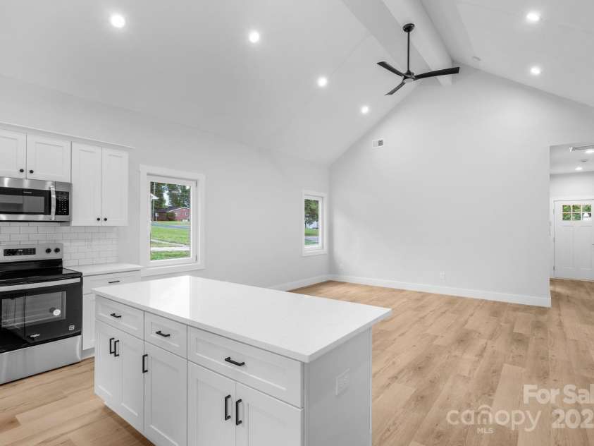 105 Churchill Drive, Kings Mountain, NC 28086.  MLS# CAR4262806, YatesRealty ID 21688. 