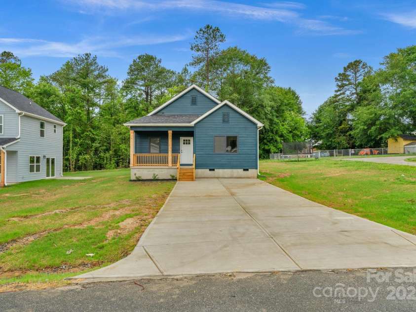 105 Churchill Drive, Kings Mountain, NC 28086.  MLS# CAR4262806, YatesRealty ID 21688. 