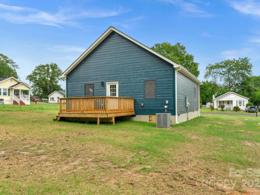 105 Churchill Drive, Kings Mountain, NC 28086.  MLS# CAR4262806, YatesRealty ID 21688. 