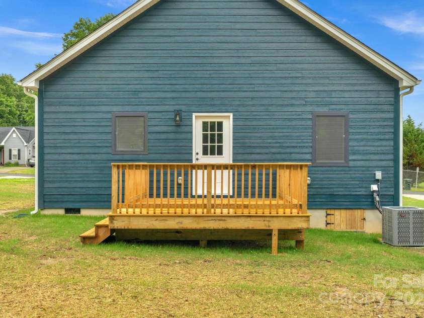 105 Churchill Drive, Kings Mountain, NC 28086.  MLS# CAR4262806, YatesRealty ID 21688. 