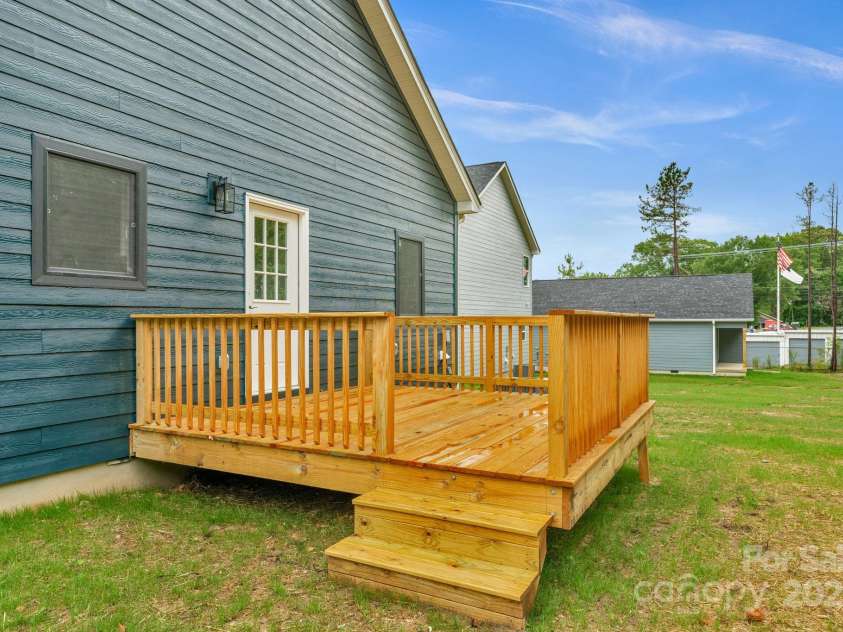 105 Churchill Drive, Kings Mountain, NC 28086.  MLS# CAR4262806, YatesRealty ID 21688. 