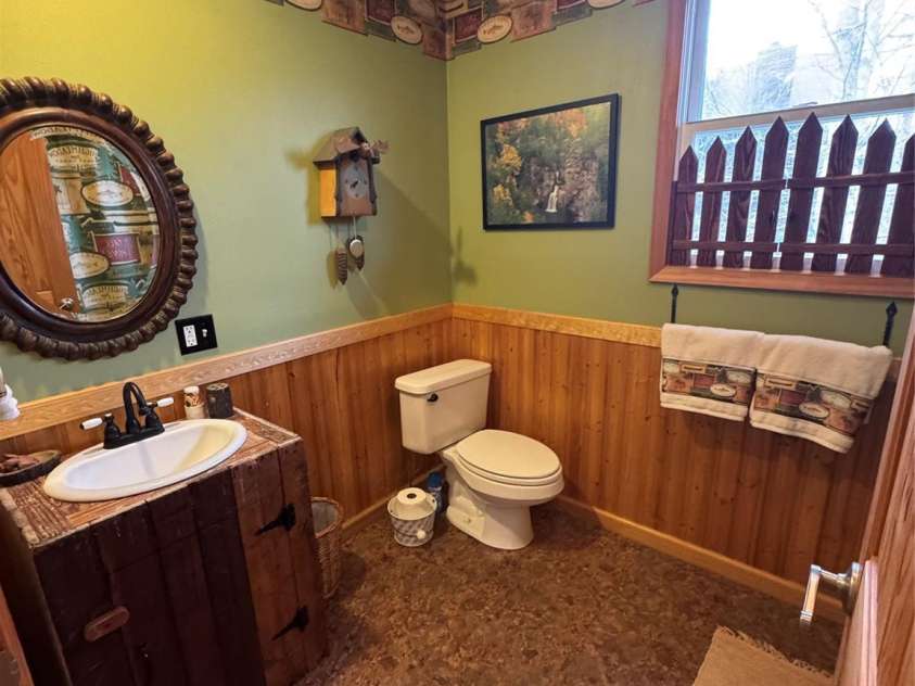 128 Hillcrest Road, Newland, NC 28657.  MLS# CAR4336111, YatesRealty ID 2169. Loft Bathroom