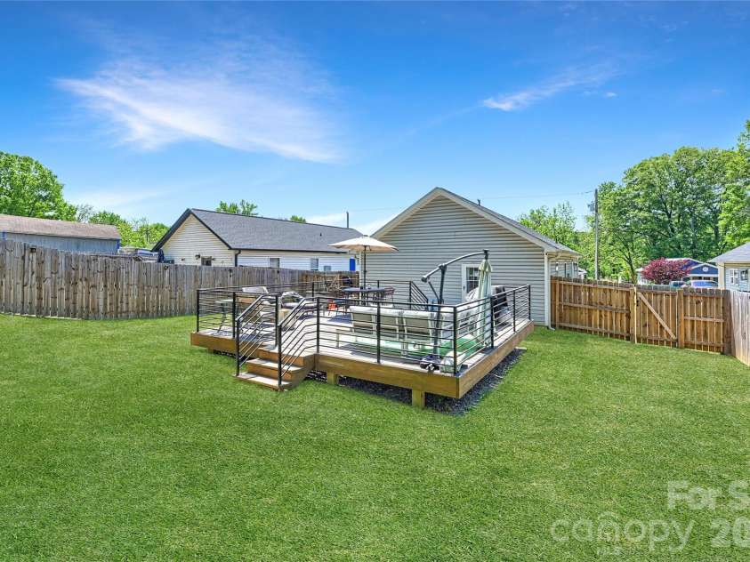 3416 Mable Hubbard Drive, Charlotte, NC 28208.  MLS# CAR4381765, YatesRealty ID 21690. 