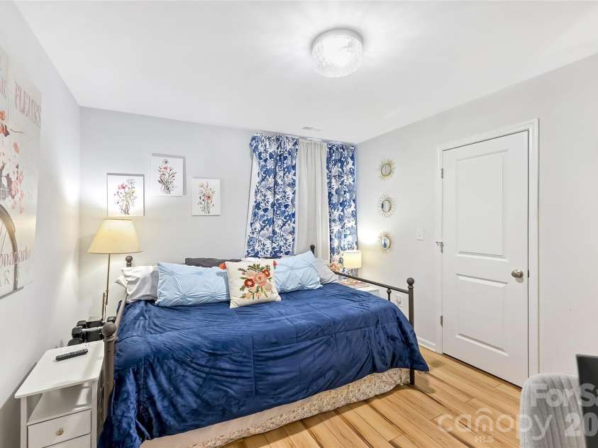 3416 Mable Hubbard Drive, Charlotte, NC 28208.  MLS# CAR4381765, YatesRealty ID 21690. 