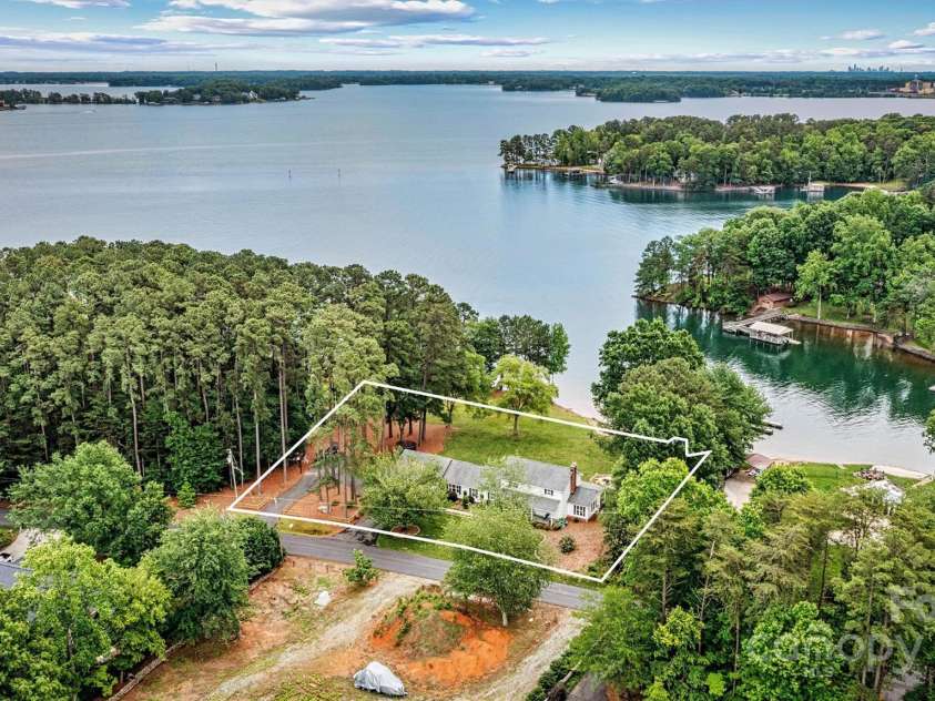 8218 Bright Water Lane, Denver, NC 28037.  MLS# CAR4256282, YatesRealty ID 21690. 