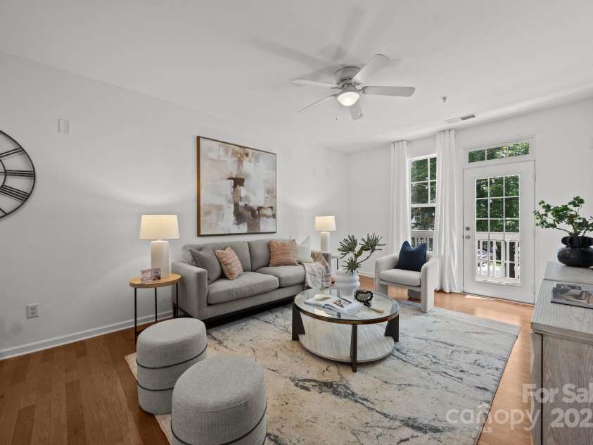 1556 Walnut View Drive, Charlotte, NC 28208.  MLS# CAR4265450, YatesRealty ID 21692. 