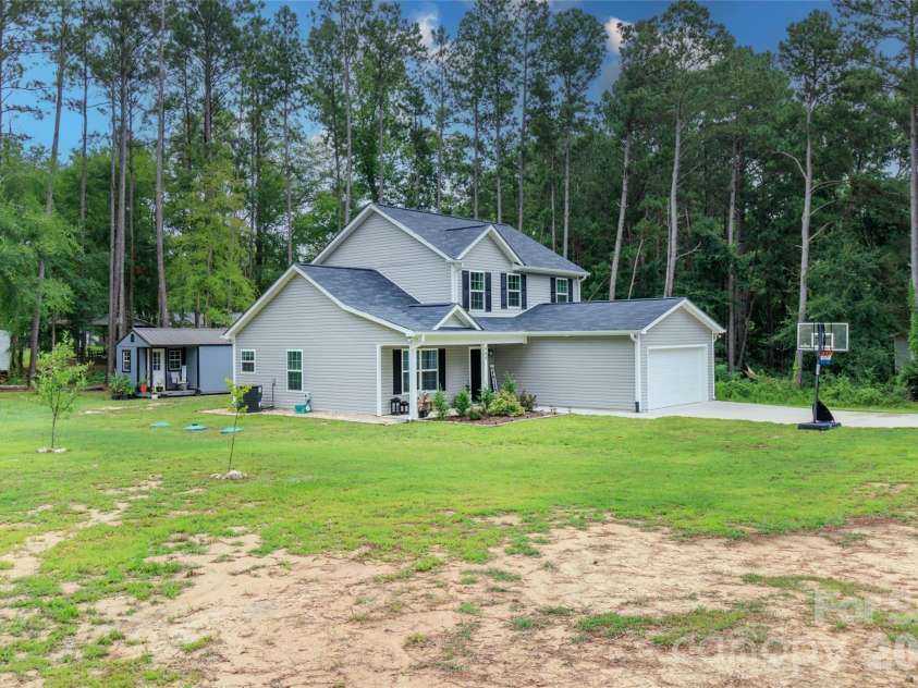 900 Providence Road, Lancaster, SC 29720.  MLS# CAR4380593, YatesRealty ID 21692. 3 bedroom 2.5 bath with bonus room!