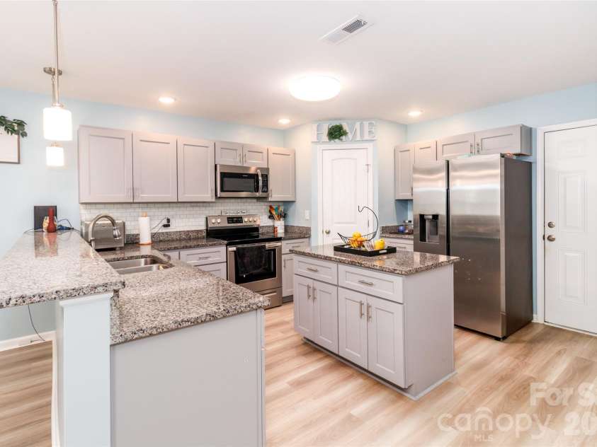 900 Providence Road, Lancaster, SC 29720.  MLS# CAR4380593, YatesRealty ID 21692. Kitchen with granite counters enough room for stools