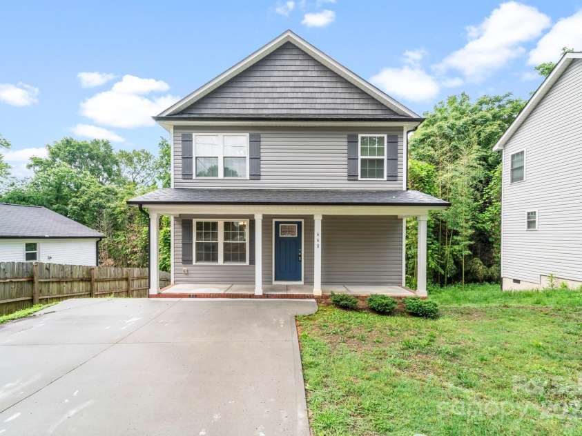 668 Smith Street, Kannapolis, NC 28083.  MLS# CAR4256948, YatesRealty ID 21694. 