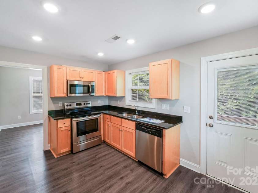 668 Smith Street, Kannapolis, NC 28083.  MLS# CAR4256948, YatesRealty ID 21694. 