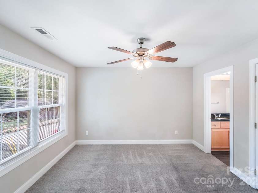 668 Smith Street, Kannapolis, NC 28083.  MLS# CAR4256948, YatesRealty ID 21694. 