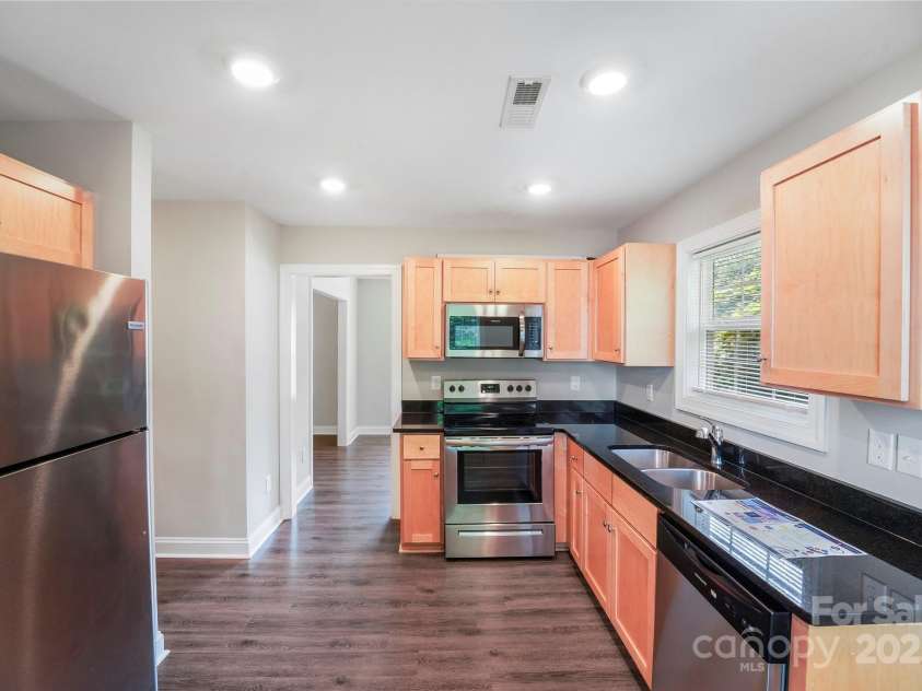 668 Smith Street, Kannapolis, NC 28083.  MLS# CAR4256948, YatesRealty ID 21694. 