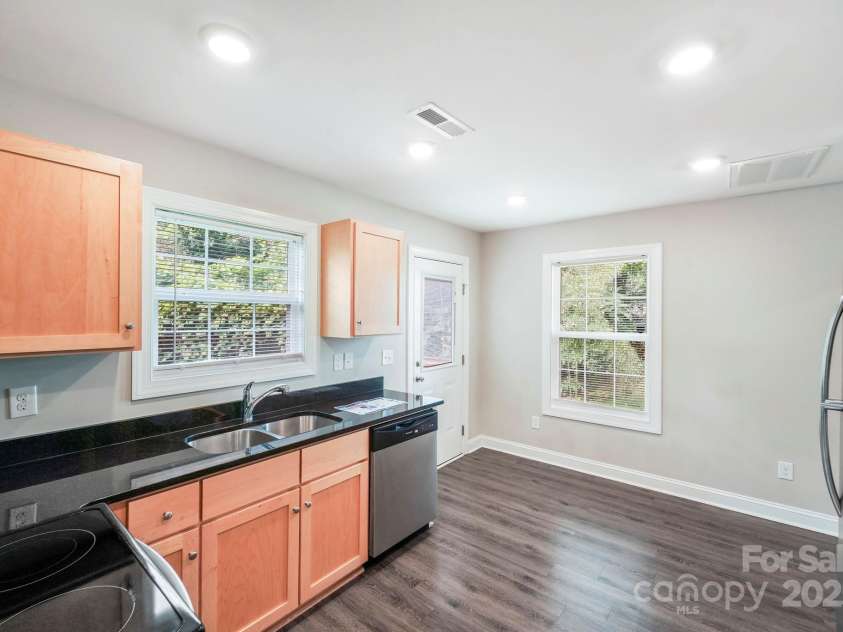 668 Smith Street, Kannapolis, NC 28083.  MLS# CAR4256948, YatesRealty ID 21694. 