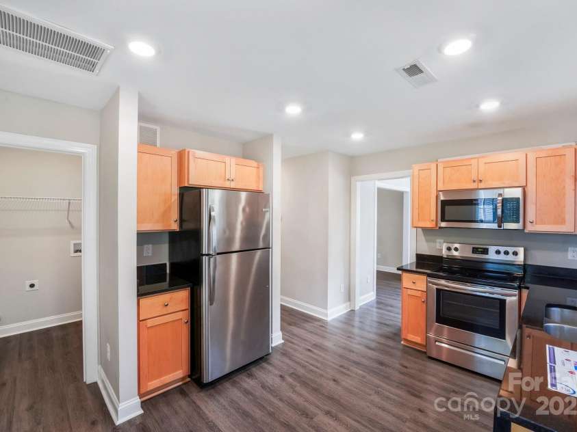 668 Smith Street, Kannapolis, NC 28083.  MLS# CAR4256948, YatesRealty ID 21694. 