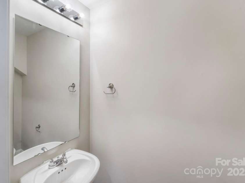 668 Smith Street, Kannapolis, NC 28083.  MLS# CAR4256948, YatesRealty ID 21694. 