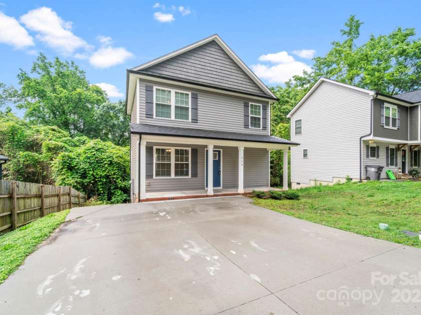 668 Smith Street, Kannapolis, NC 28083.  MLS# CAR4256948, YatesRealty ID 21694. 