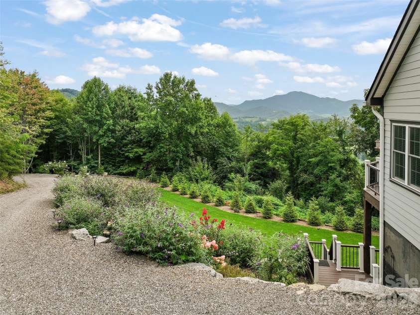 114 Nesting Ridge, Waynesville, NC 28785.  MLS# CAR4380539, YatesRealty ID 21695. 