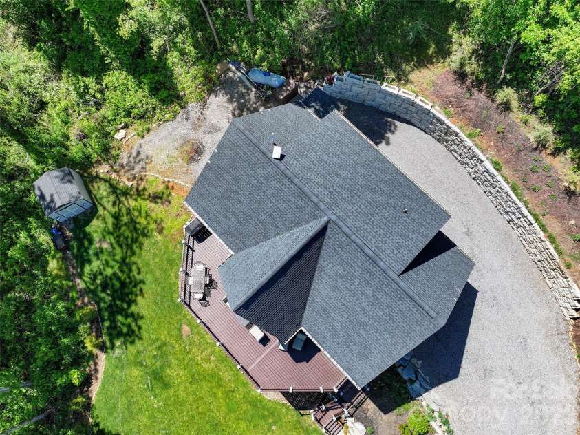 114 Nesting Ridge, Waynesville, NC 28785.  MLS# CAR4380539, YatesRealty ID 21695. Roof view