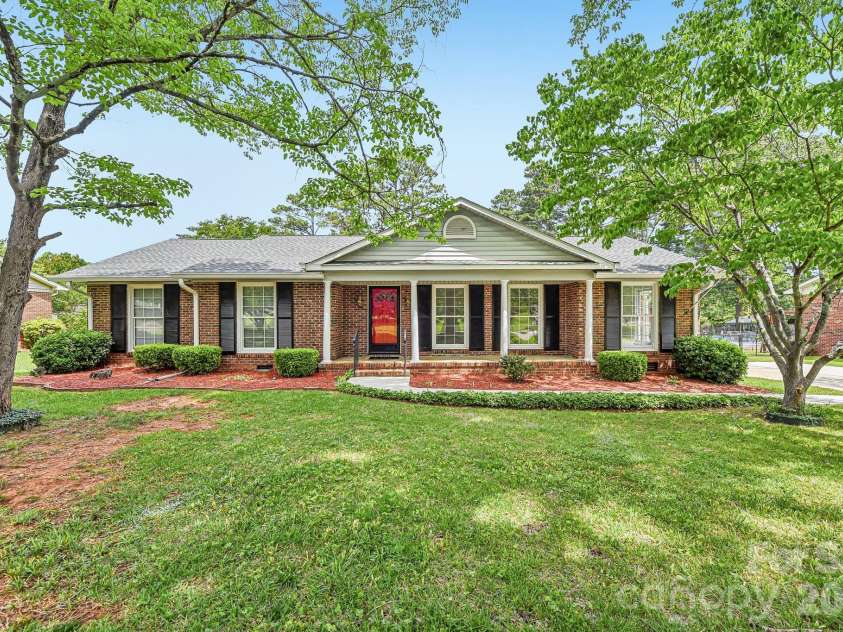 1019 Christopher Circle, Rock Hill, SC 29730.  MLS# CAR4381276, YatesRealty ID 21696. 1019 Christopher Circle