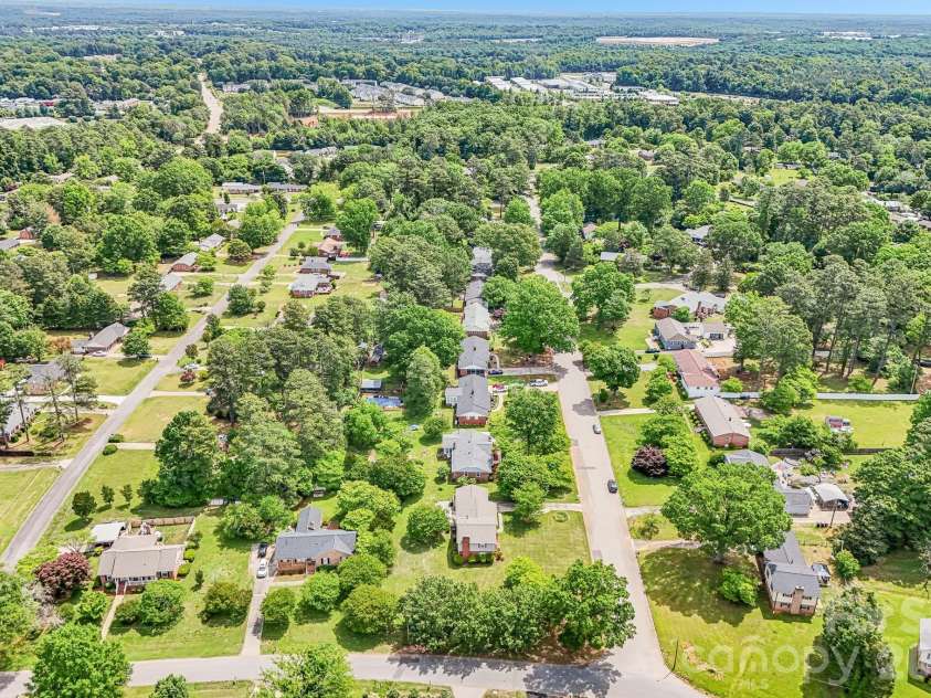 1019 Christopher Circle, Rock Hill, SC 29730.  MLS# CAR4381276, YatesRealty ID 21696. An established neighborhood. The real kind.