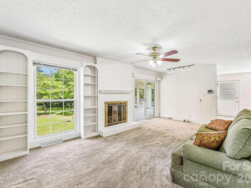 1019 Christopher Circle, Rock Hill, SC 29730.  MLS# CAR4381276, YatesRealty ID 21696. The heart of the home.
