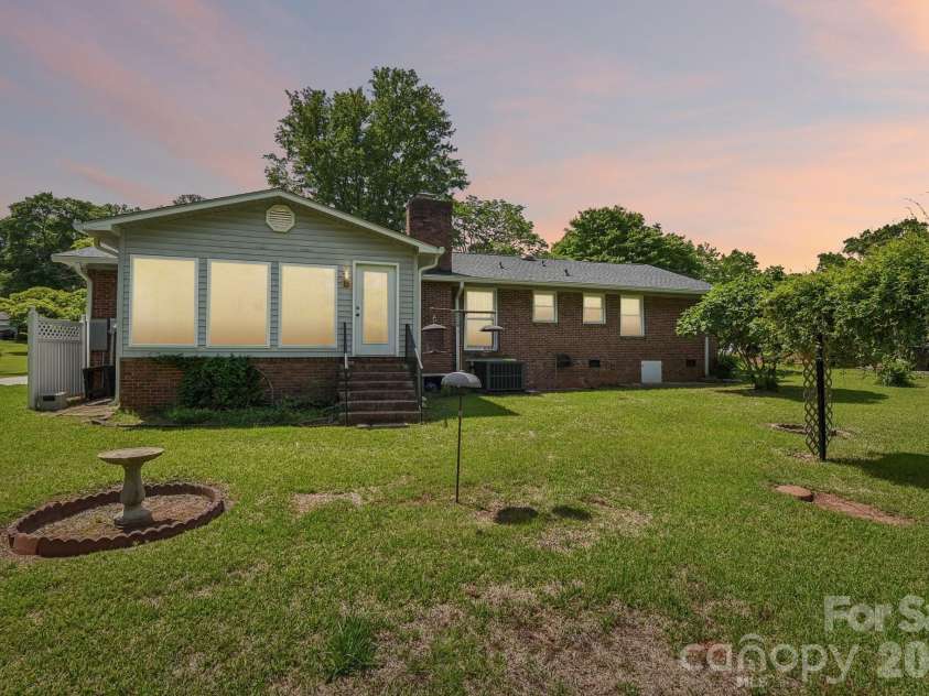 1019 Christopher Circle, Rock Hill, SC 29730.  MLS# CAR4381276, YatesRealty ID 21696. Your next chapter starts here.