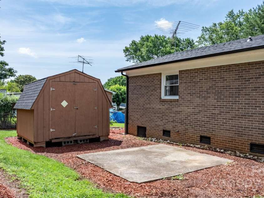 1040 Stagecoach Trail, Lenoir, NC 28645.  MLS# CAR4273186, YatesRealty ID 21696. 