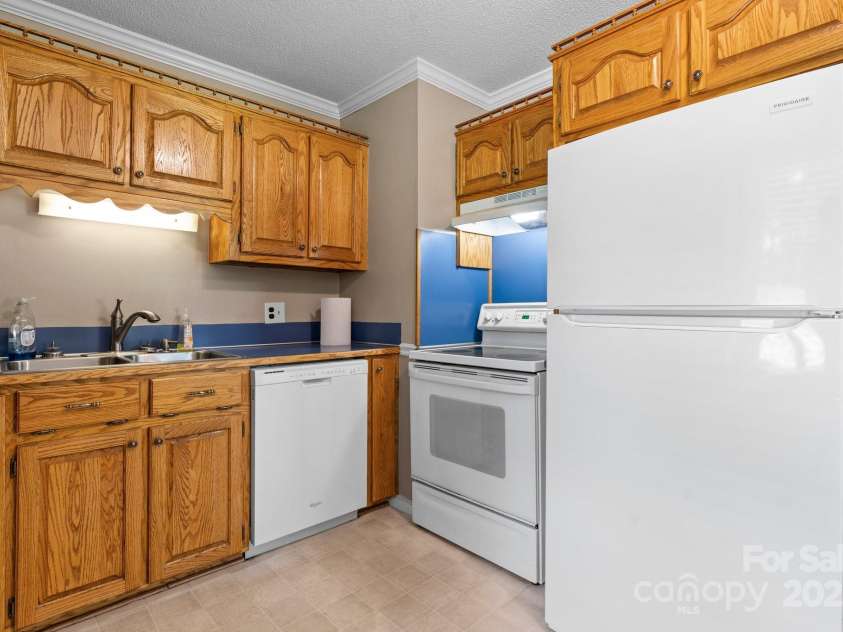 1040 Stagecoach Trail, Lenoir, NC 28645.  MLS# CAR4273186, YatesRealty ID 21696. 