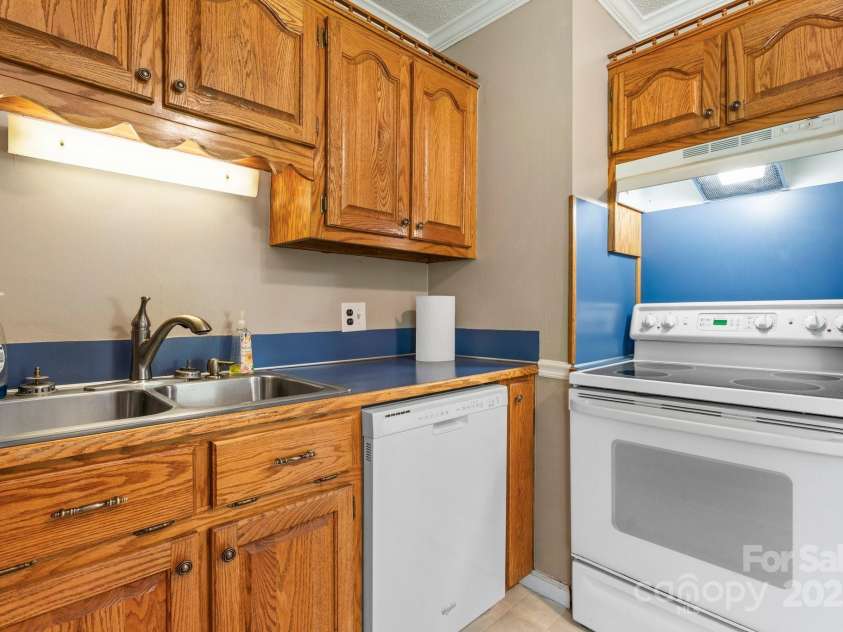 1040 Stagecoach Trail, Lenoir, NC 28645.  MLS# CAR4273186, YatesRealty ID 21696. 