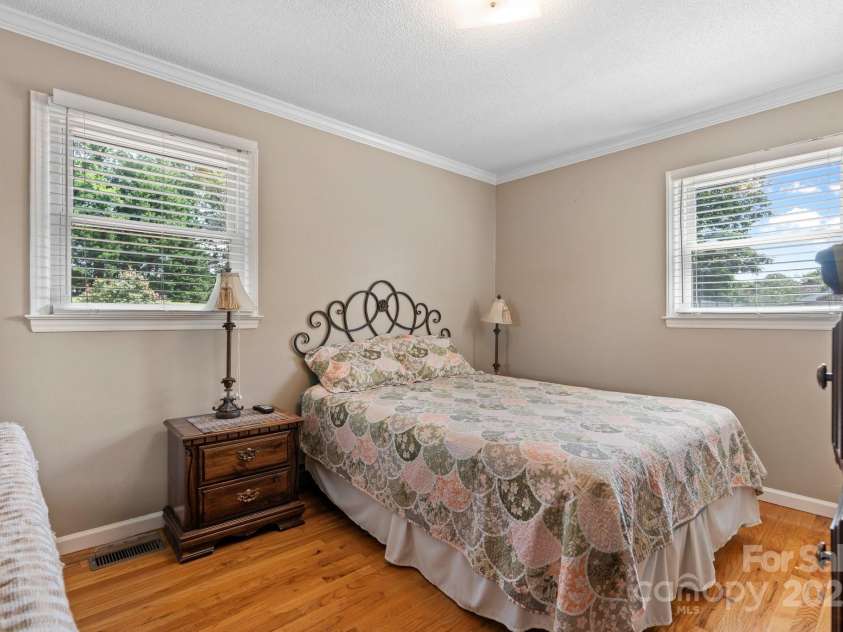 1040 Stagecoach Trail, Lenoir, NC 28645.  MLS# CAR4273186, YatesRealty ID 21696. 