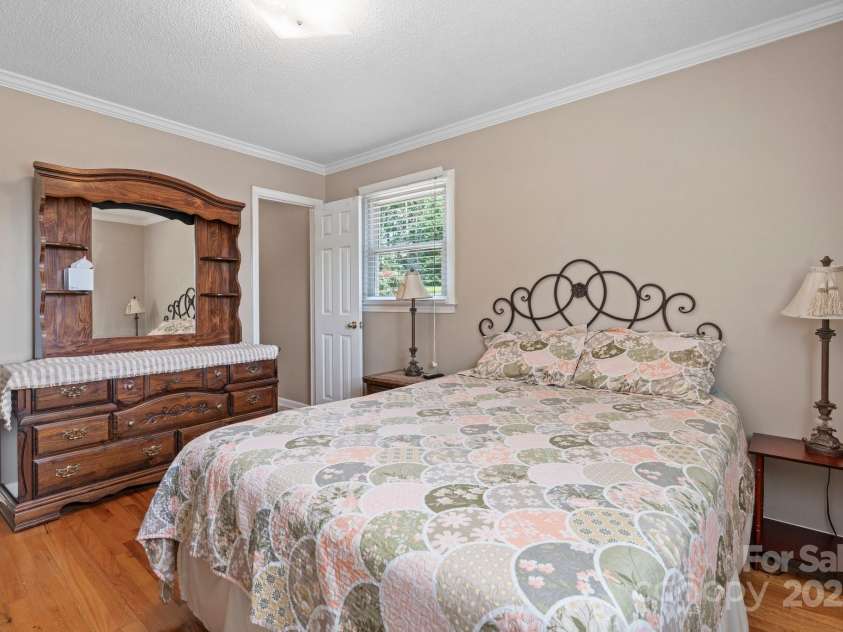 1040 Stagecoach Trail, Lenoir, NC 28645.  MLS# CAR4273186, YatesRealty ID 21696. 