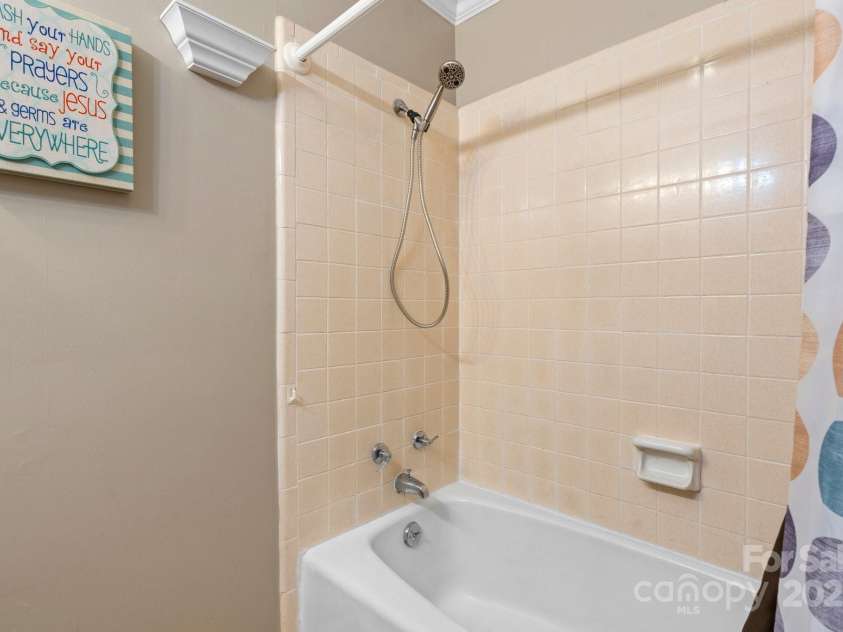 1040 Stagecoach Trail, Lenoir, NC 28645.  MLS# CAR4273186, YatesRealty ID 21696. 