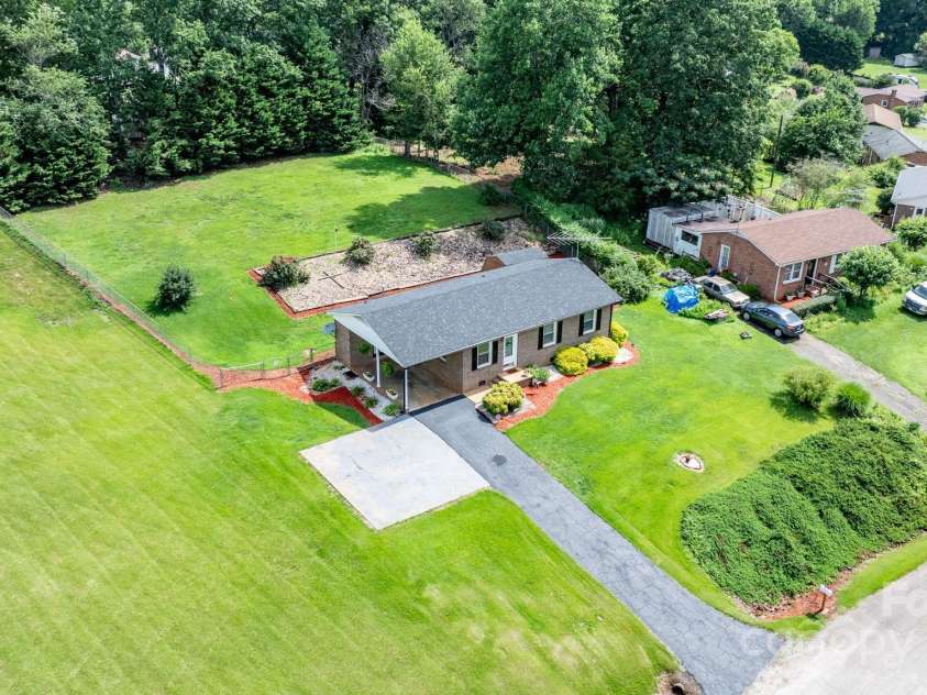 1040 Stagecoach Trail, Lenoir, NC 28645.  MLS# CAR4273186, YatesRealty ID 21696. 